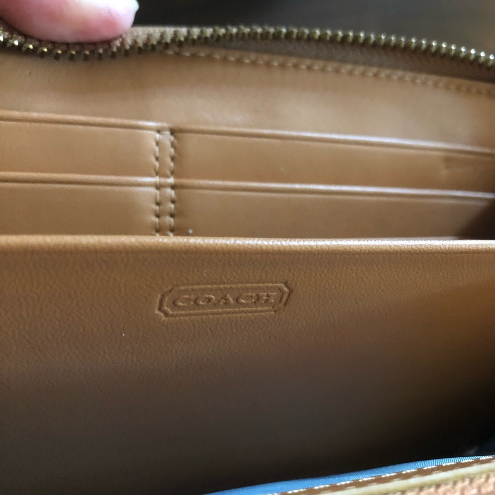 Coach Wallet - Picture 4 of 4